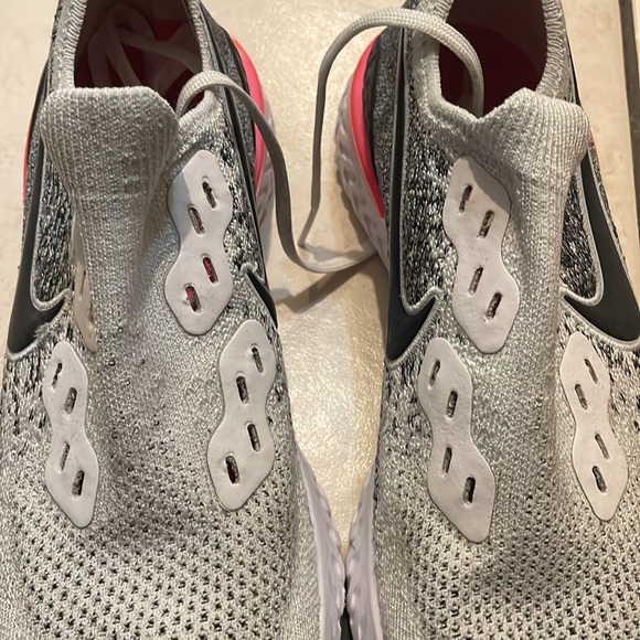 Nike Epic React white/black/pink women’s shoes - Picture 3 of 7